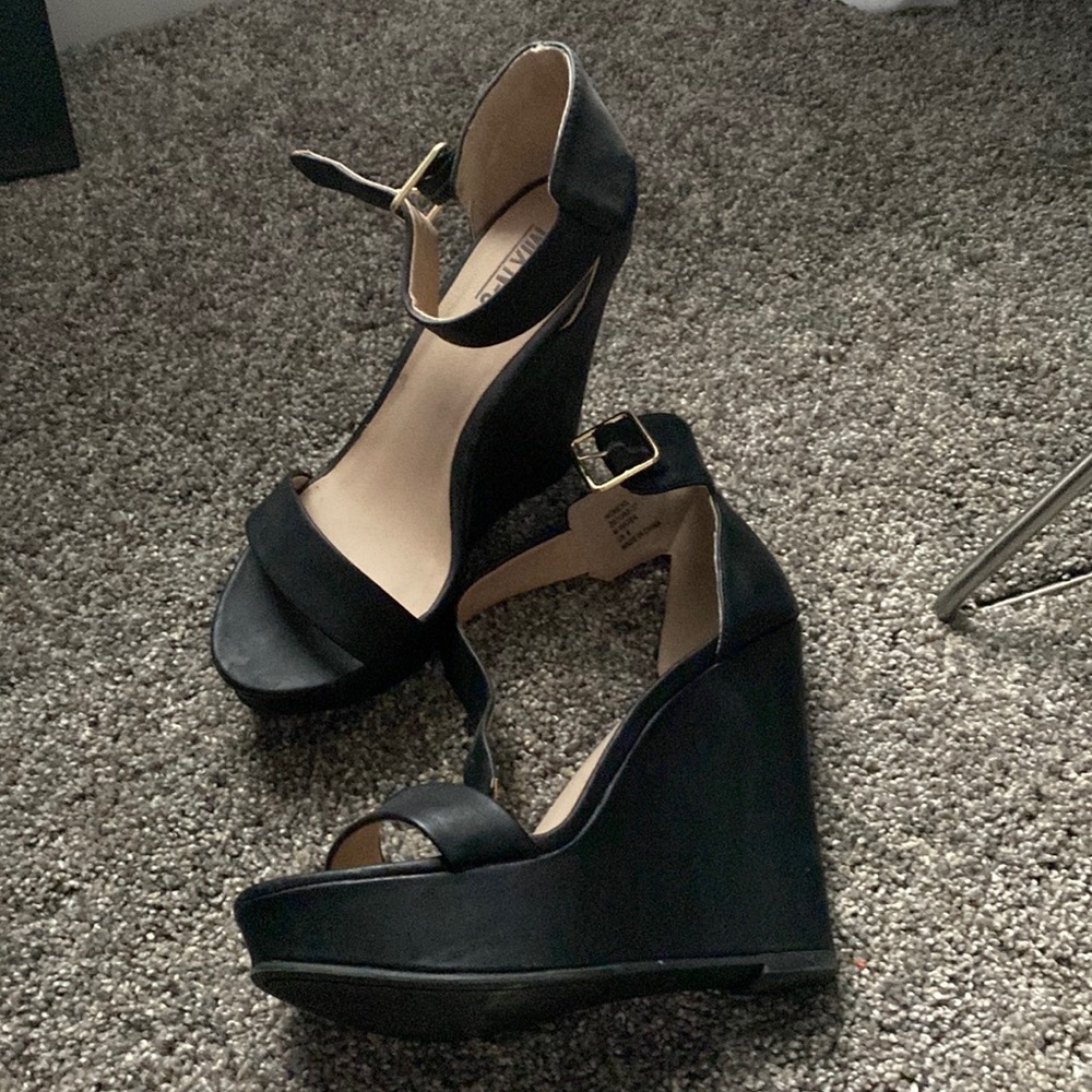Mix no 6. Black wedges. Size 8. Great condition.